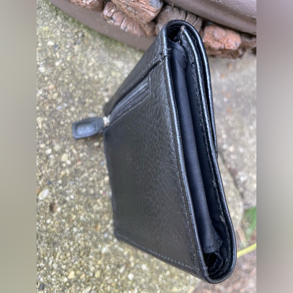 LIZ CLAIBORNE Wallet / Small Purse / Clutch. Black Leather. Foldaway. - Picture 12 of 13